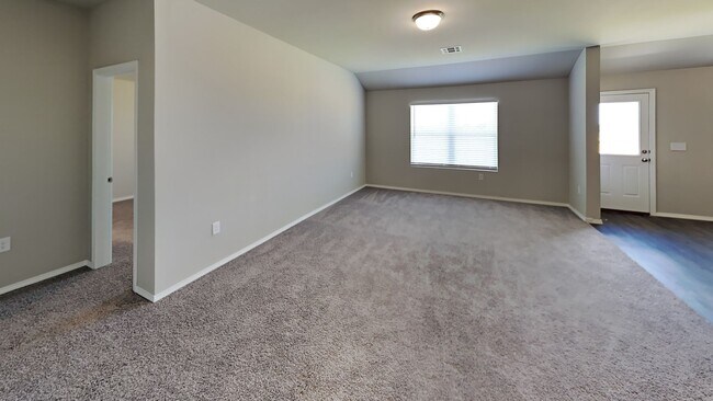 Foto del edificio - Beautiful and Spacious 4 Bedroom 2 Bath Home in Mustang Schools!