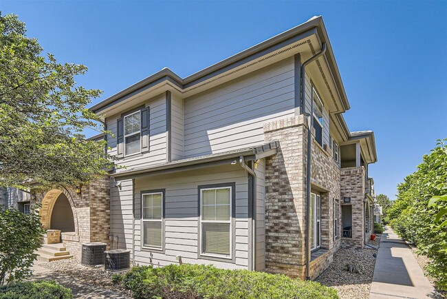 Foto del edificio - Newly Updated 3 Bedroom, 2 Bath Townhome I...