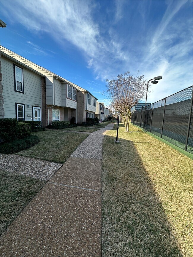 Foto del edificio - 10378 Briar Forest Dr