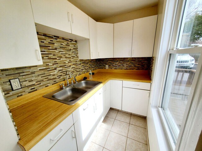 Building Photo - 48 Everard St