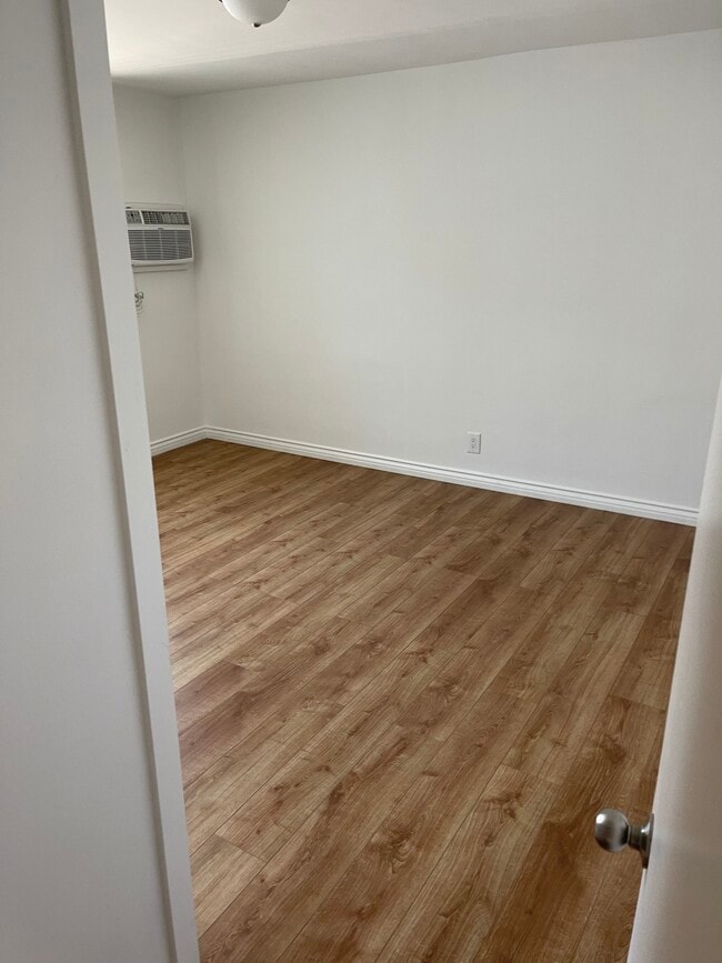 Building Photo - 4304 W 4th St