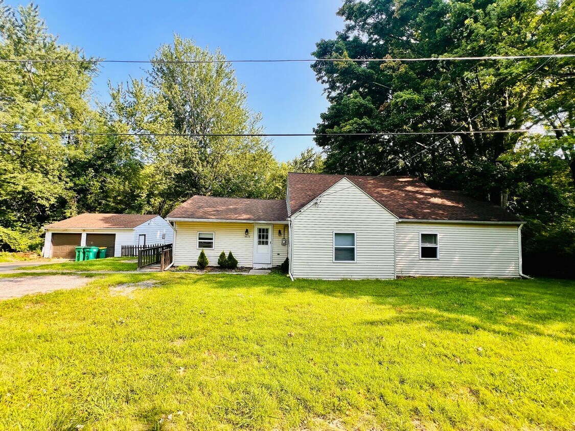 Primary Photo - 4-bedroom 2 full bathroom