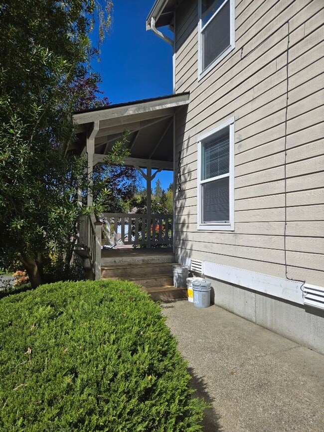 Building Photo - 26408 Granny Smith Ln NE