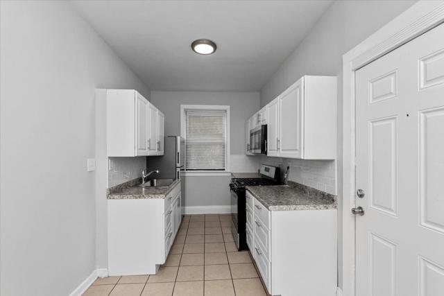 Building Photo - 2 bedroom in Chicago IL 60637