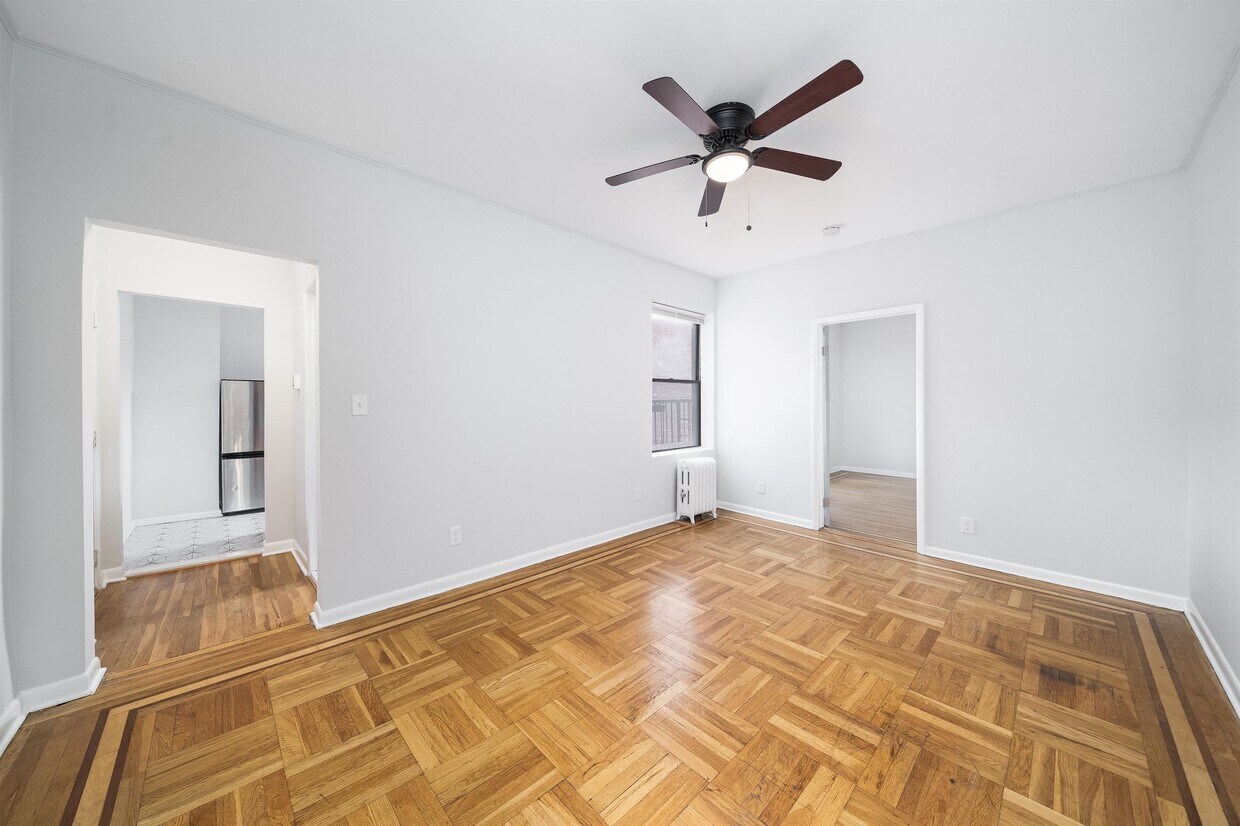 Primary Photo - 179 Manhattan Ave