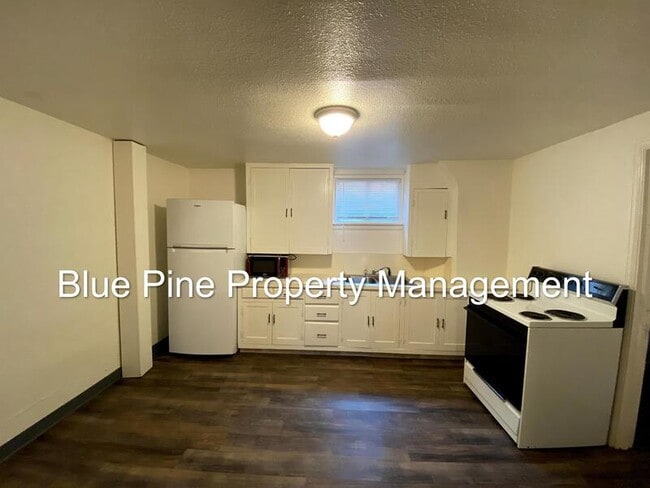 Building Photo - 371 3rd St