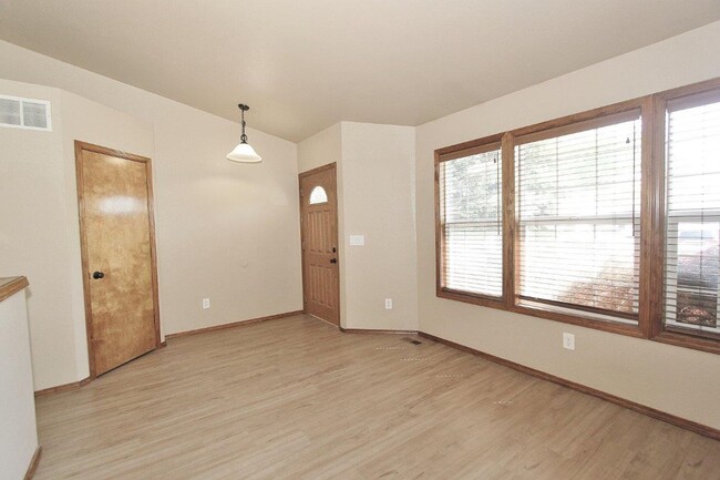 Foto del edificio - Single-Level w/BG Home in a Quiet Neighbor...