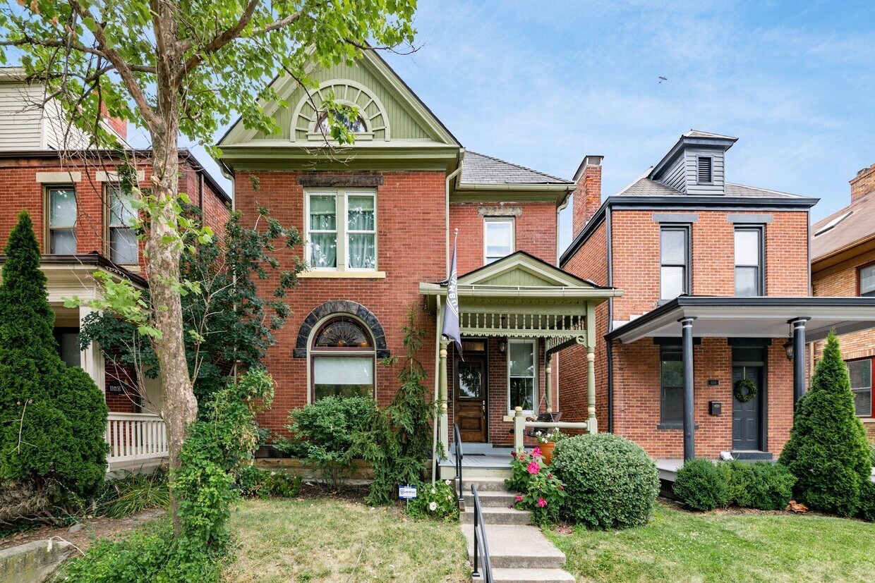 Primary Photo - 856 Summit St