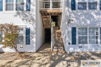 Building Photo - 1027 Waterford Dr