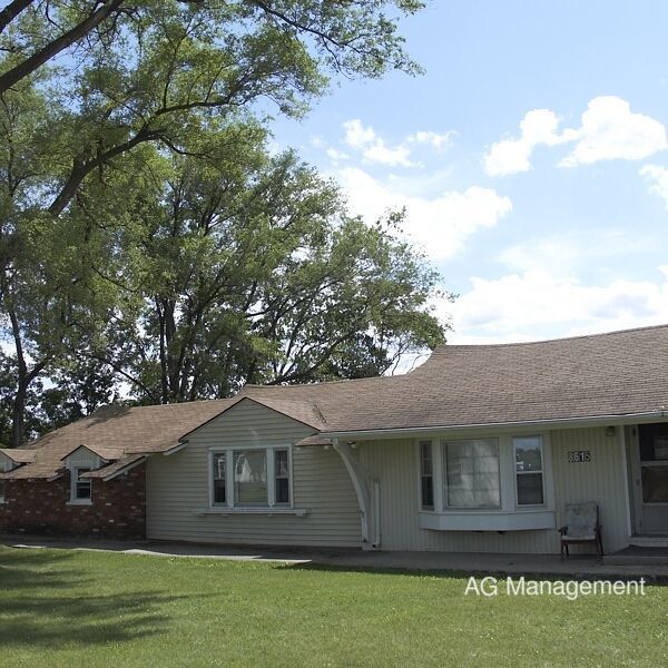 Foto principal - 8615 Pontiac Lake Rd