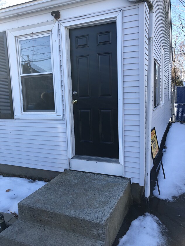 Foto principal - 596 Newport Ave