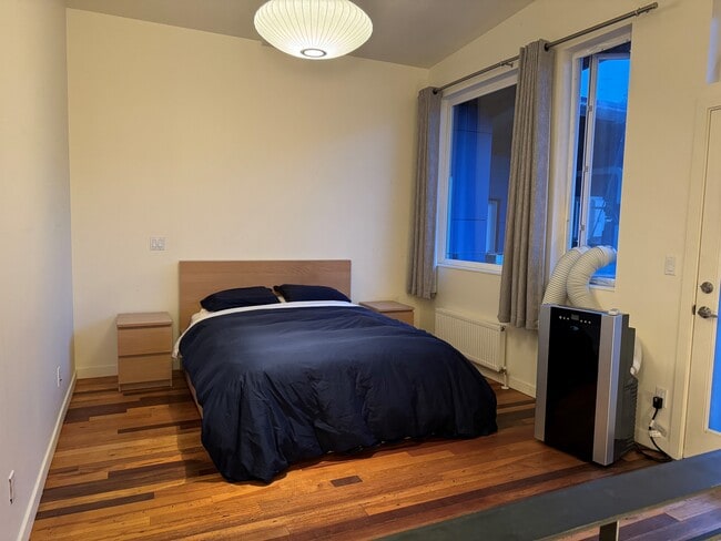 Master Bedroom - 107 19th Ave