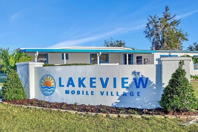 Building Photo - 2210 Seaview St
