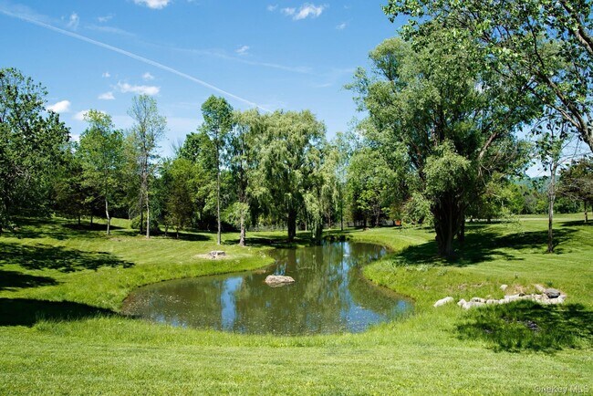 Foto del edificio - 209 Cricket Hill Rd