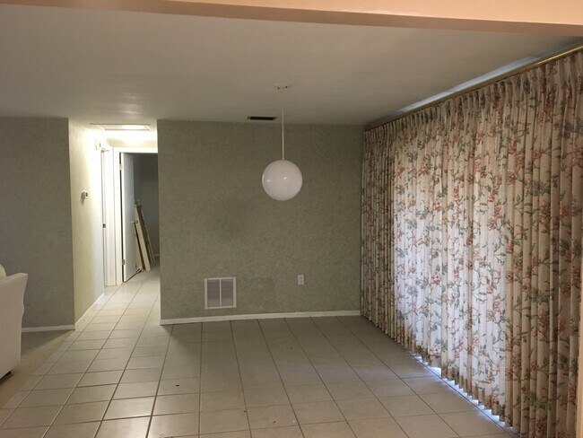 Foto del edificio - 5653 Elkhorn Blvd