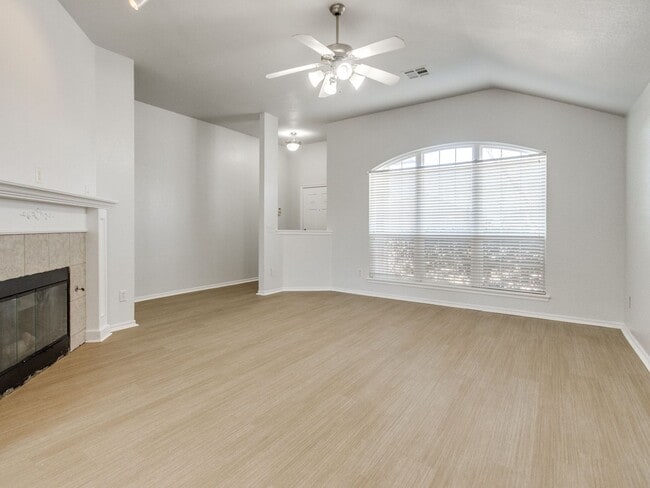 Foto del edificio - Updated Home + North Edmond + 4 Bedrooms