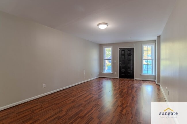 Foto del edificio - 2410 E Fayette St