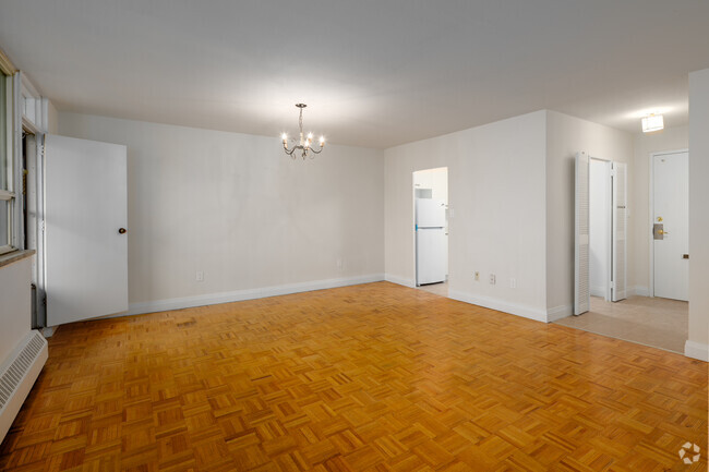 1 BR, 1 BA - 710 SF - 2550 Kingston