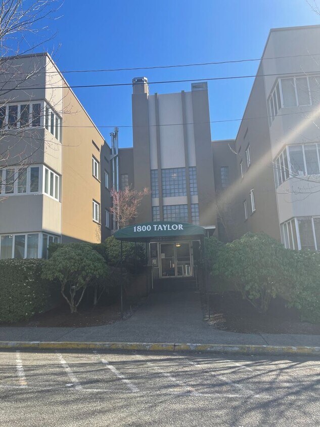 Foto principal - Cute and Cozy East Queen Anne Condo with 2...