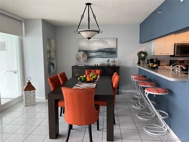 Foto del edificio - 17800 N Bay Rd