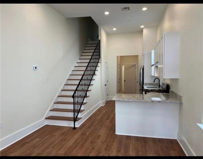 Building Photo - 2110 Bienville St