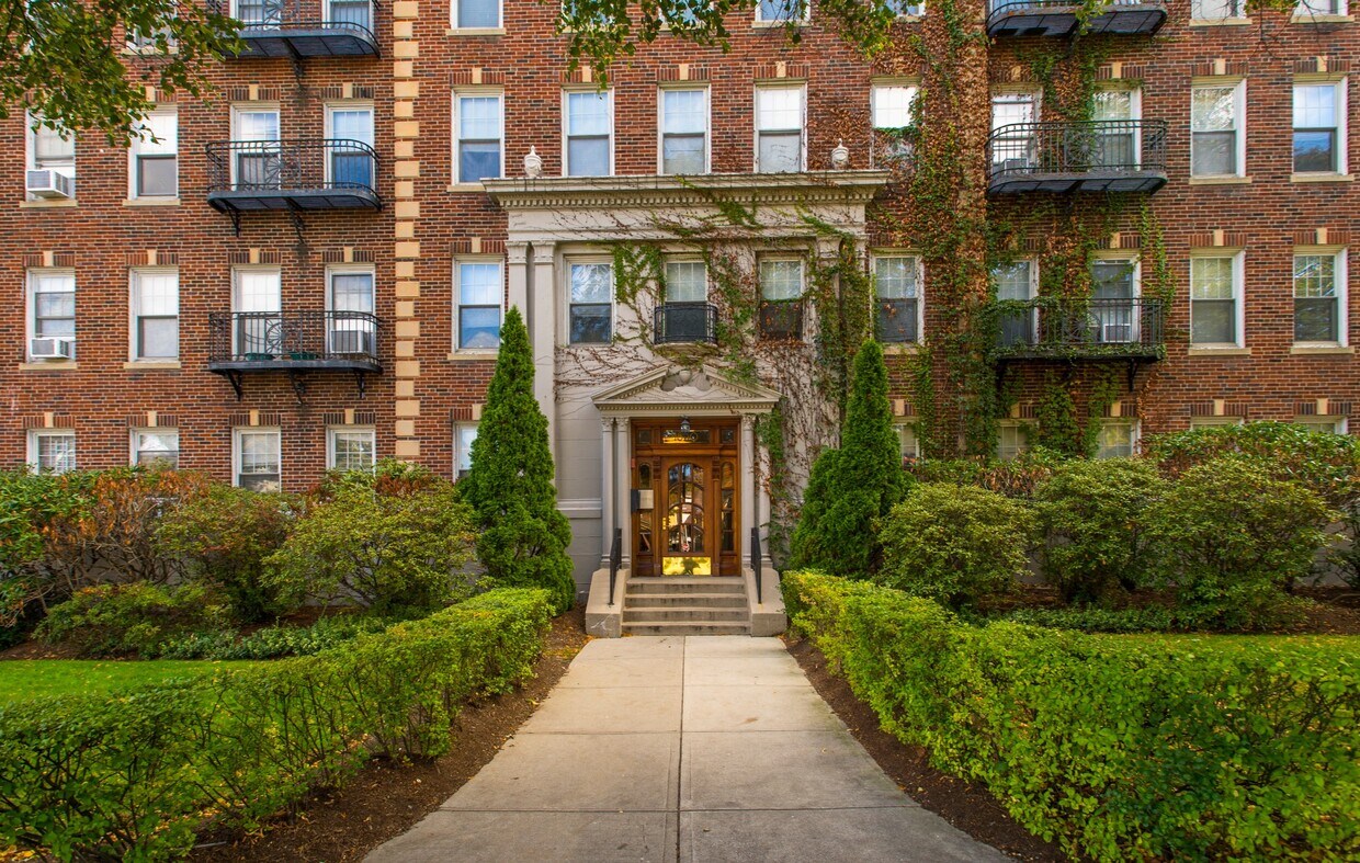 Primary Photo - 1845 Commonwealth Ave