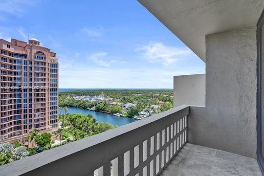Foto del edificio - 90 Edgewater Dr