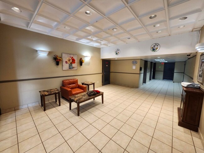 Building Photo - 411 Ellerdale St