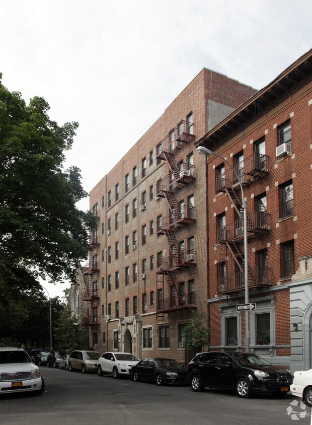 Primary Photo - 484 E 23rd St