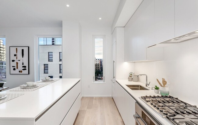 Building Photo - Urban-Chic 2 Bed+BONUS 2.5 Bath Pearl Dist...