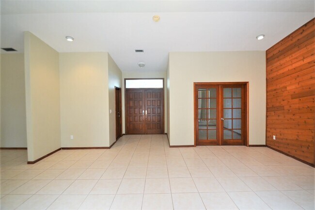 Building Photo - 11710 S Island Rd