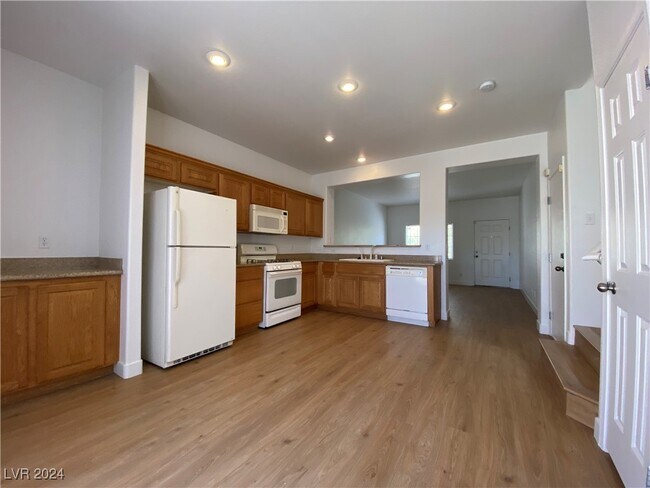 Building Photo - 880 Blue Rosalie Pl