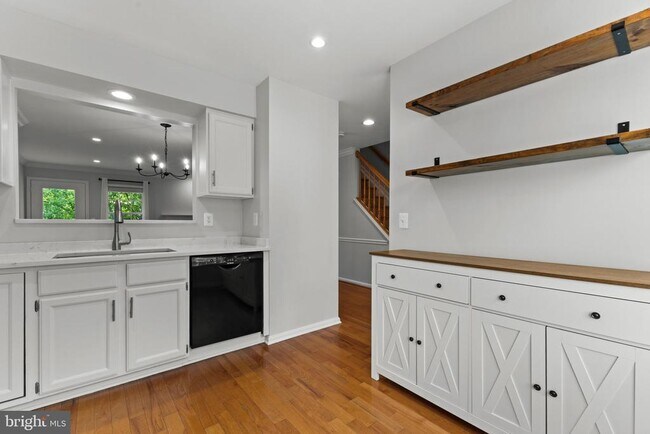 Building Photo - 106 Hackley Ct