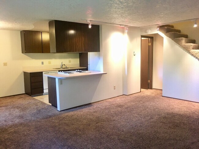 Building Photo - Great 2BD 2-Story Condo in Fantastic Casca...