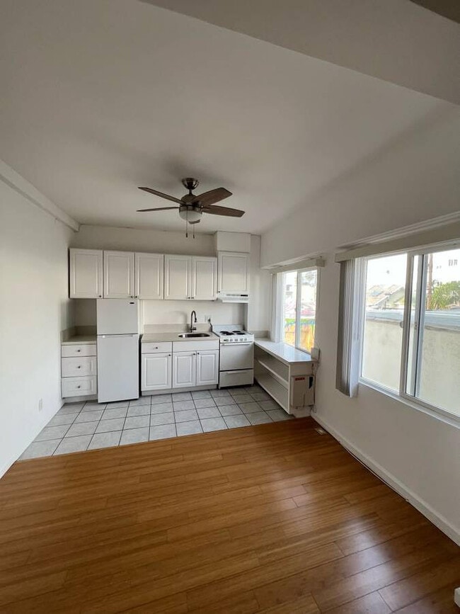 Building Photo - 1101 Ocean Front Walk