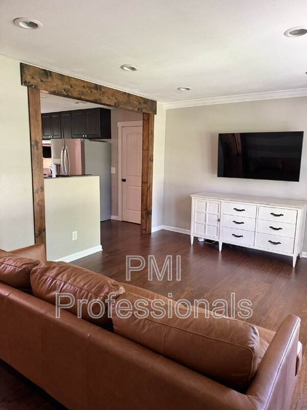 Photo - 149 Neverbreak Dr House