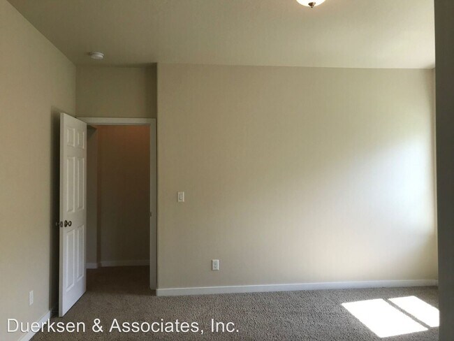 Building Photo - 523 NW Mirador Pl