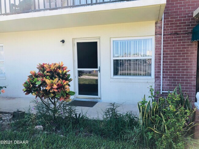 Building Photo - 10 Lynnhurst Dr