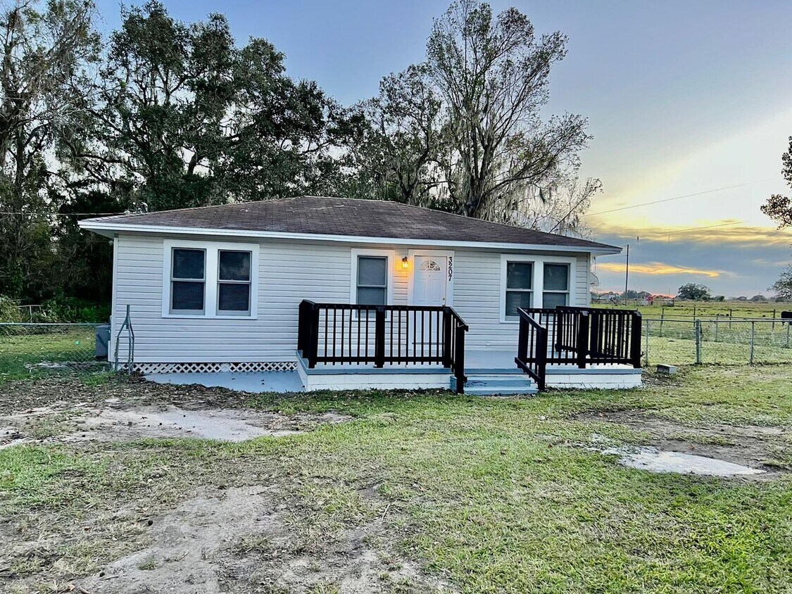 Primary Photo - 3 Bedroom, 1 bathroom Home for Rent in Pla...