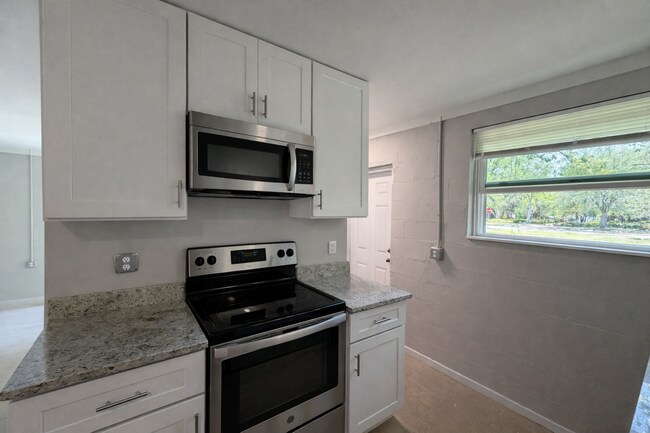 Foto del edificio - Modern Duplex Living Minutes from Downtown