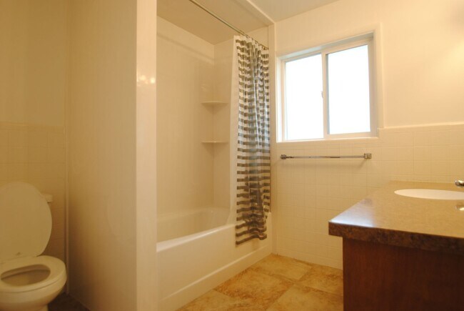 Foto del edificio - 810 N 600 E