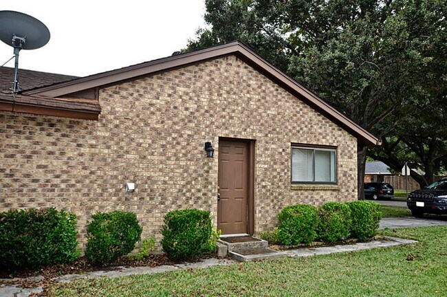 Building Photo - 503 Lakeland Dr