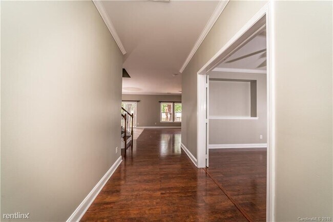 Building Photo - 4 br, 2.5 bath House - 107 Glade Valley Ave