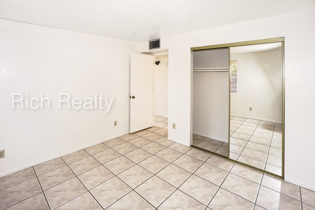 Foto del edificio - 2203 N Ralph Ave