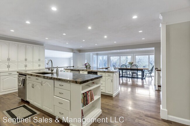 Foto del edificio - 6 br, 5.5 bath House - 6190 S. Holladay Blvd.