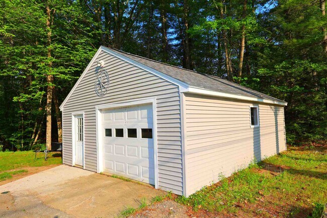 Building Photo - 54 Meetinghouse Rd