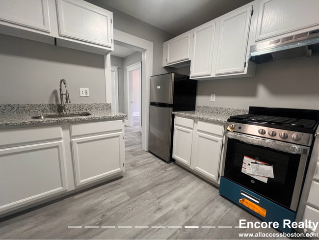 Building Photo - 378 Riverway