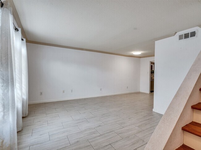 Foto del edificio - 1701 Upland Dr