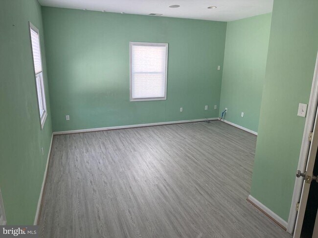 Foto del edificio - 7608 Leonard Dr