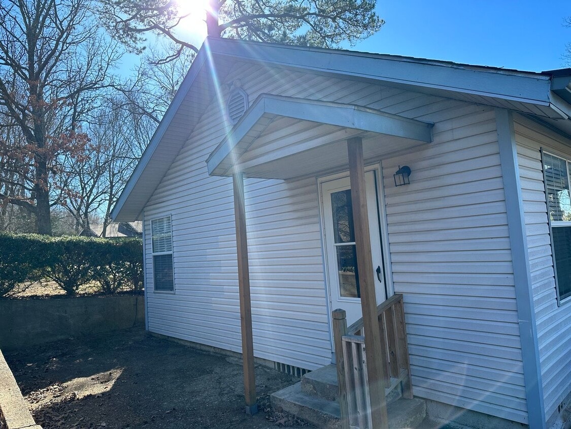 3 Bedroom, 2 Bathroom Fayetteville Home, Available March 1st! - 3 Bedroom, 2 Bathroom Fayetteville Home, Available March 1st!